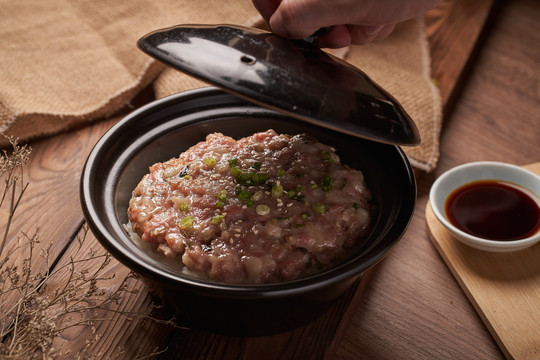 肉饼煲仔饭