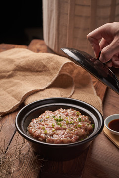 肉饼煲仔饭