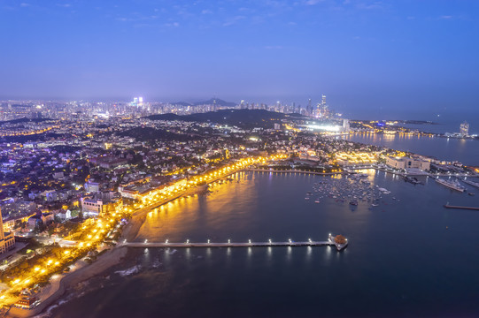 航拍青岛湾风景区夜景