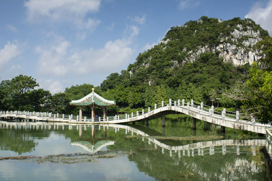 水光倒影小桥流水