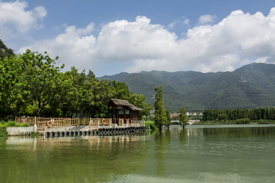 湖光山色水光倒影