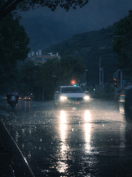 雨下行