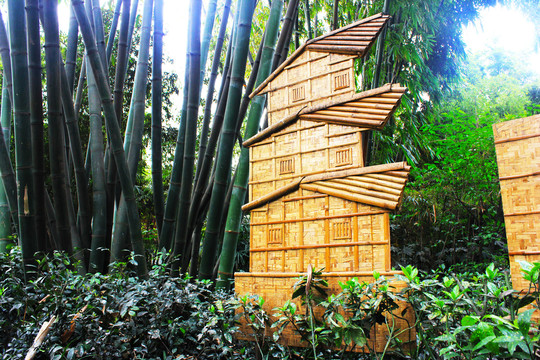 树林里的竹船