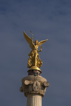 橄榄枝女神雕像