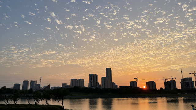 落日余晖夕阳天空