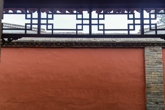 古代红色墙面建筑特写背景图