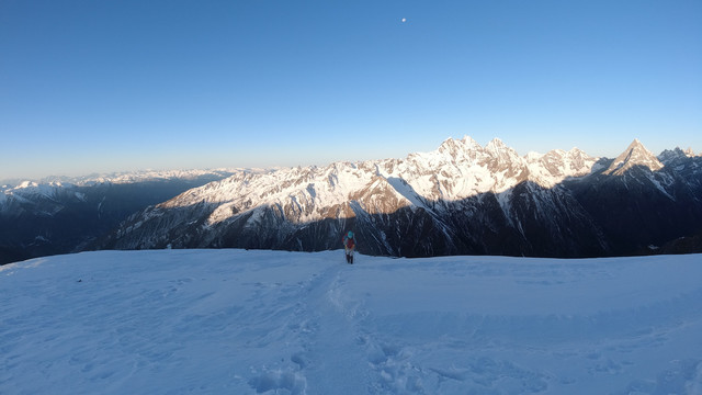 登四姑娘山