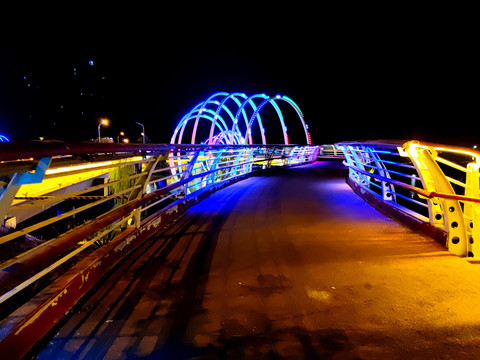 霓虹灯大桥