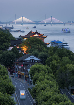 中国湖北武汉晴川阁长江夜景