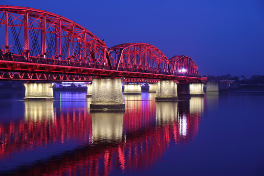 丹东断桥夜景