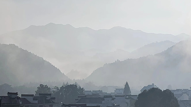 黄山山区早晨的云雾