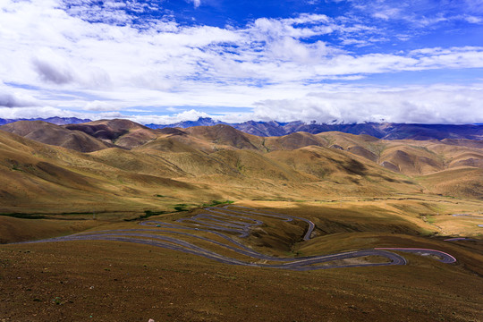 西藏珠峰公路天路108拐
