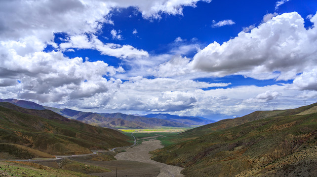 西藏拉孜县锡钦乡高原风光