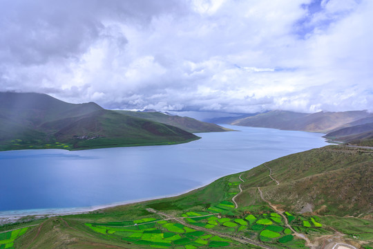 西藏羊卓雍措羊湖俯瞰鸟瞰