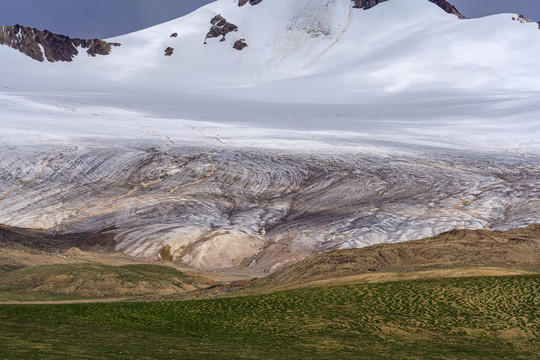 青藏高原唐古拉山雪山冰川