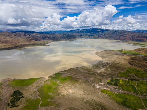 西藏日喀则昂仁青湖航拍