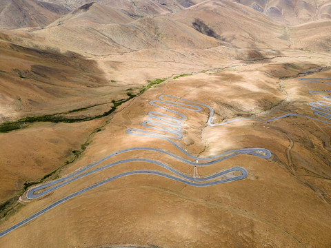 西藏珠峰公路108拐航拍
