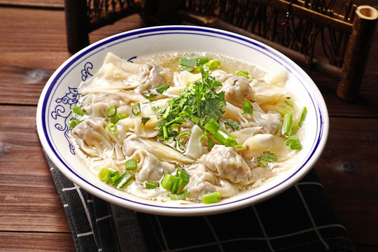 馄饨高清图青瓷碗实木