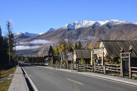 新疆喀纳斯村庄风景