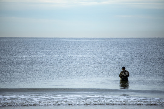 海边钓鱼