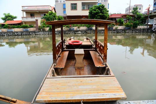 小船内景