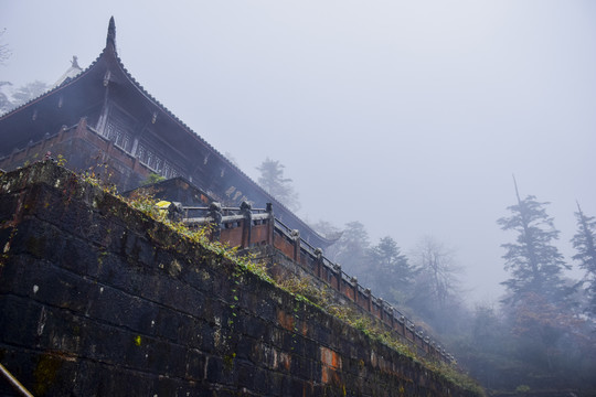 四川峨眉山上的寺庙建筑