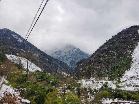 雪山远景