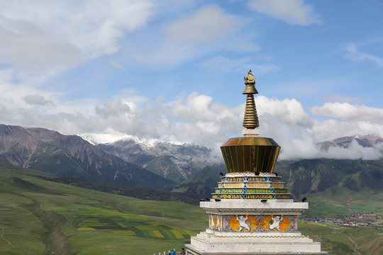 青海卓尔山绝美风光塔尔寺