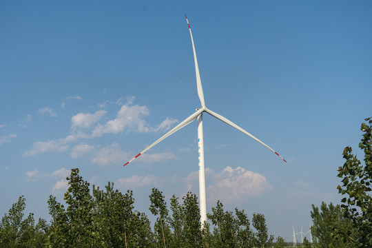 平原地区新能源风能发电大风车