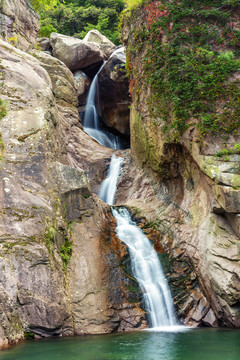 山体公园岩石溪流景观