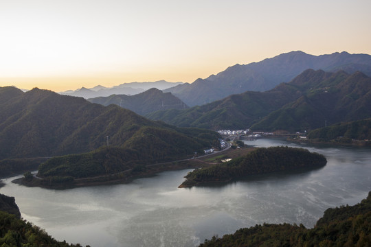 霍山县屋脊山晨光