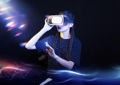 戴着VR虚拟现实眼镜的女人