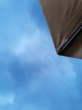 伞上天空