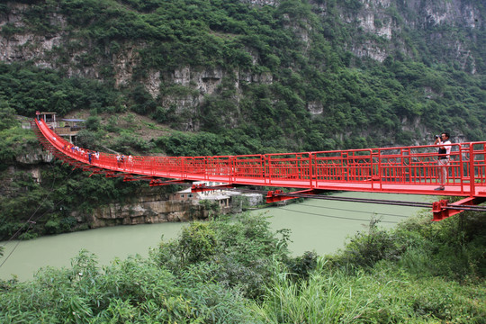 红铁桥