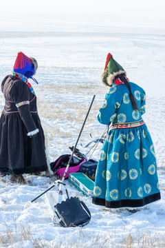 冬季草原布里亚特蒙古族服饰