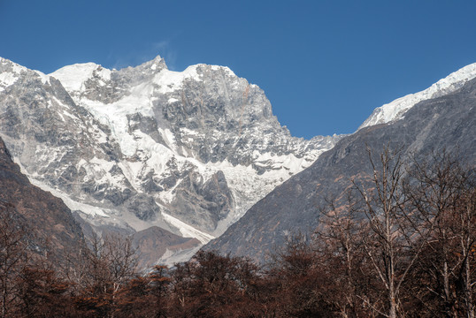 贡嘎雪山子梅垭口