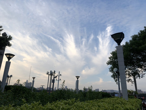 蓝天建筑