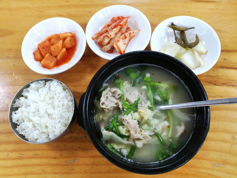 韩国猪肉汤饭