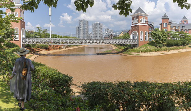 云南开远城市风光泸江河