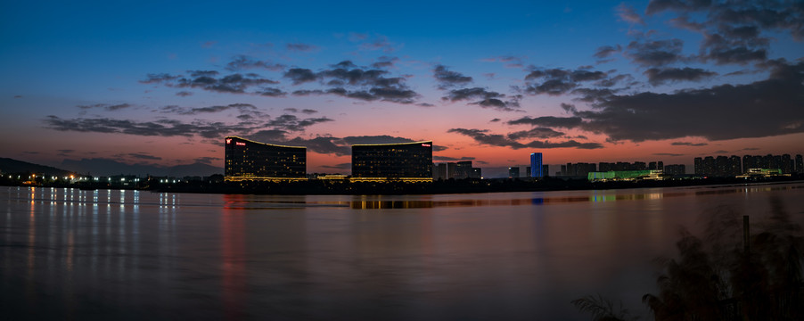 魁浦大桥的夕阳