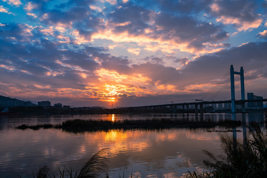 魁浦大桥的夕阳