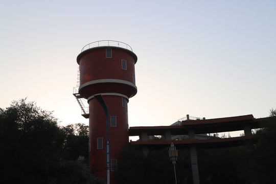 夕阳水塔