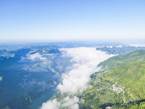 云雾缭绕高山山川