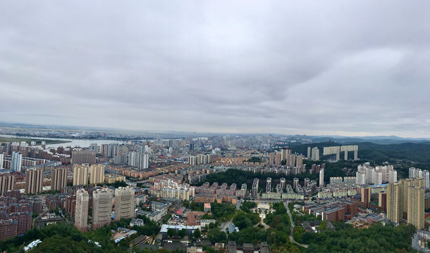 鸭绿江大桥至锦江山方向全景