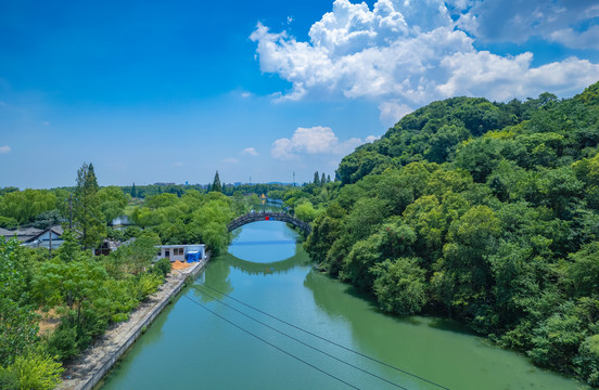 绍兴东湖风景区