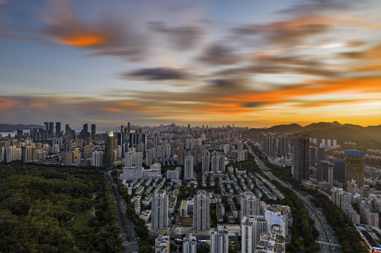 航拍日落后晚霞中的深圳市全景