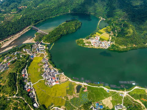 乡村夏日美丽江湾景美如画