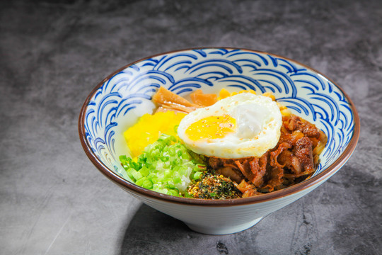 牛肉丼