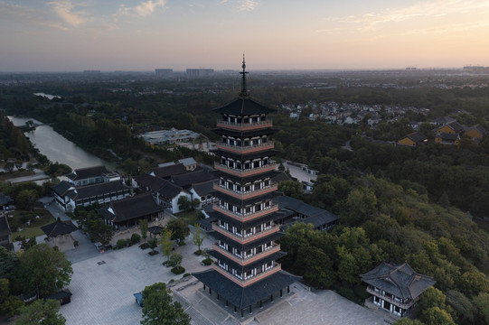 江苏扬州瘦西湖大明寺晨曦景观