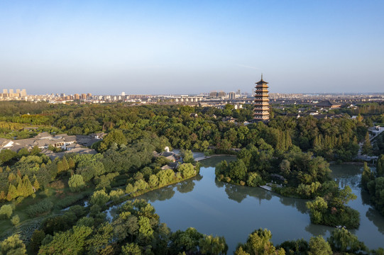 江苏扬州瘦西湖大明寺晨曦景观